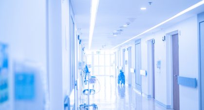 Blurred,Photo,Background,Of,Empty,Wheelchair,And,Medical,Equipment,In